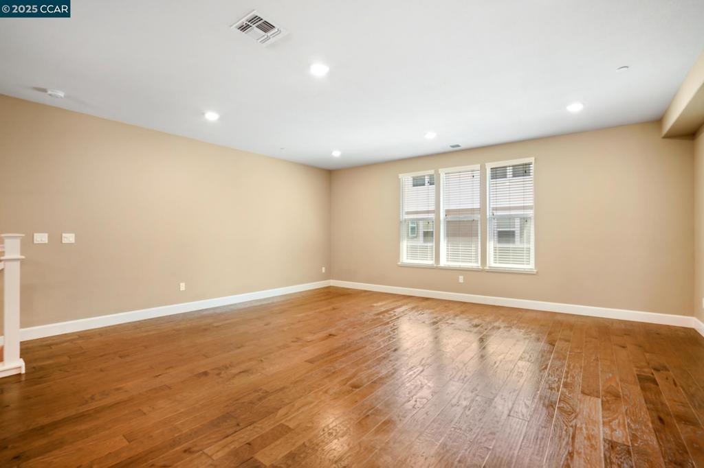 WALLISRANC - Residential Lease