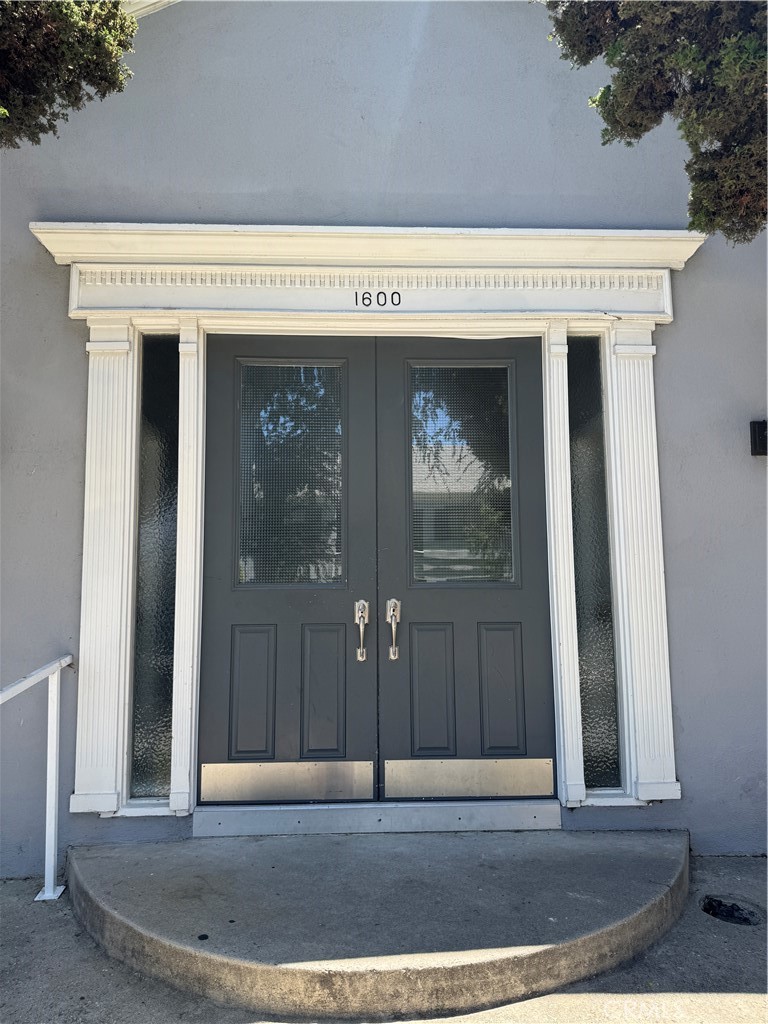 Fullerton Crest (FUCR) - Residential Lease