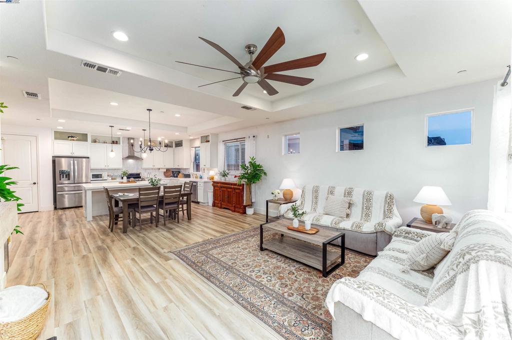 OAKLEY - Residential