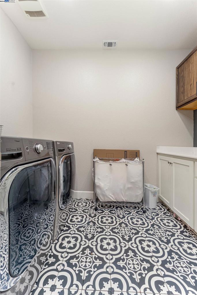 OAKLEY - Residential