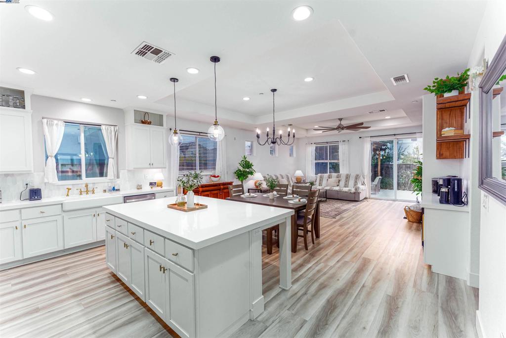 OAKLEY - Residential