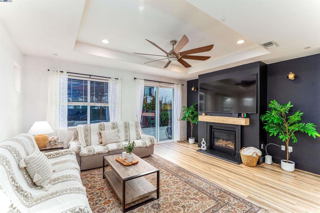 OAKLEY - Residential