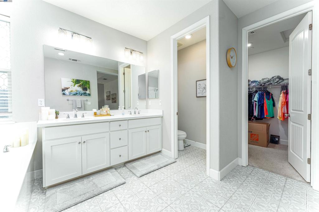 OAKLEY - Residential