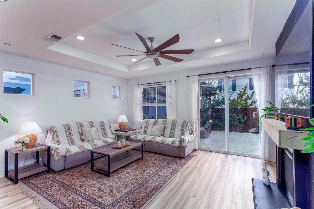 OAKLEY - Residential