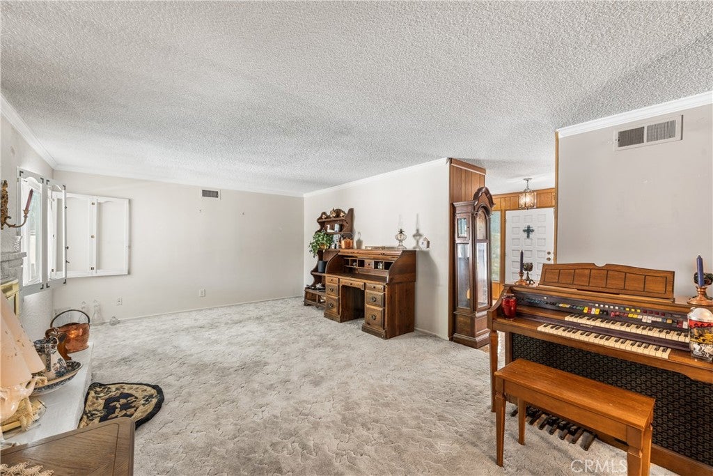 1152 E Avenue J1