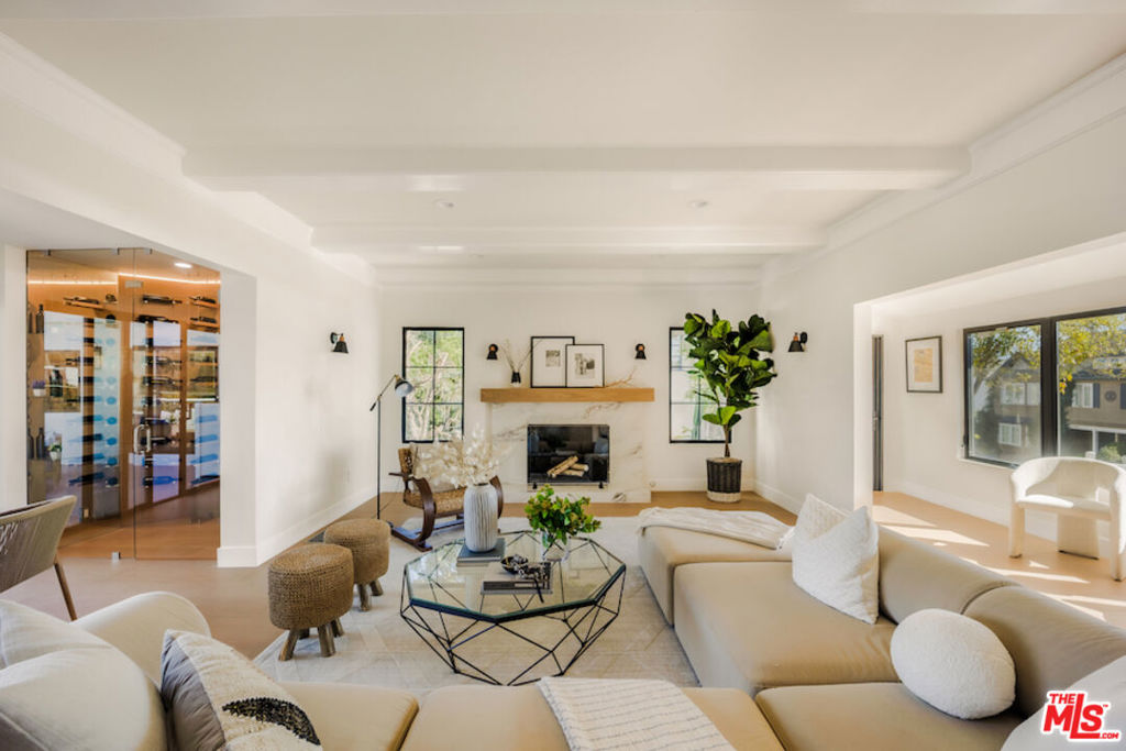 Properties 4 8921 Appian Way