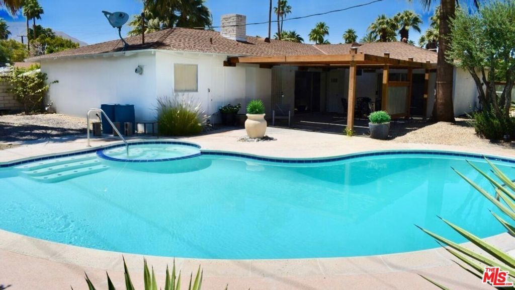 Photo of 494 N Monterey Road, Palm Springs, CA 92262 (MLS # 25593283)