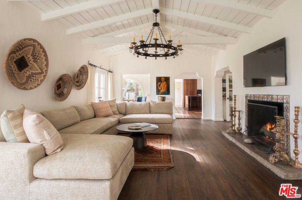1907 S Mesa Drive