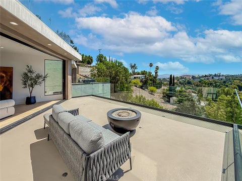 Photo of 5130 Medina RD, Woodland Hills, CA 91364 (MLS # SR26156488)