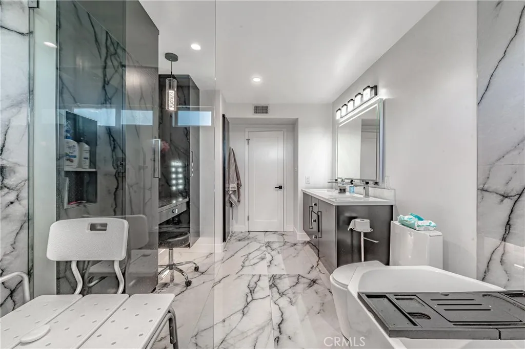 Long Beach, California 90808, United States, 4 Bedrooms Bedrooms, ,2 BathroomsBathrooms,Residential,Active,244483