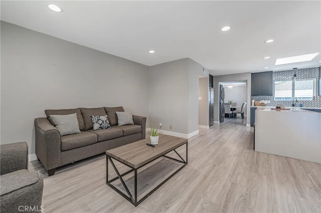 Long Beach, California 90808, United States, 4 Bedrooms Bedrooms, ,2 BathroomsBathrooms,Residential,Active,244483