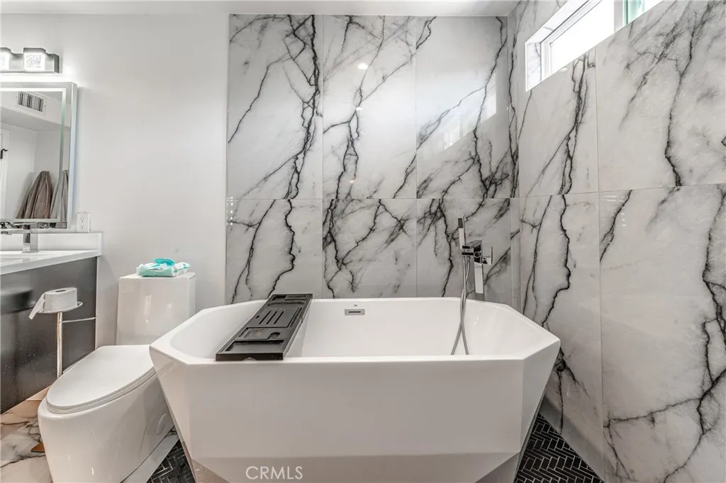 Long Beach, California 90808, United States, 4 Bedrooms Bedrooms, ,2 BathroomsBathrooms,Residential,Active,244483