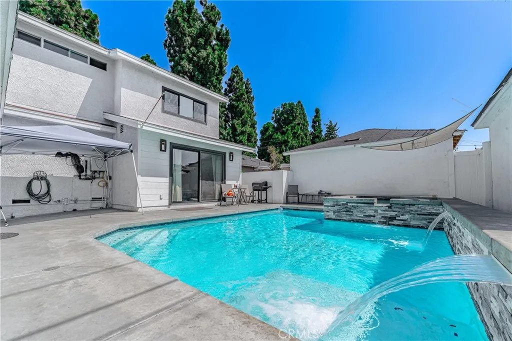 Long Beach, California 90808, United States, 4 Bedrooms Bedrooms, ,2 BathroomsBathrooms,Residential,Active,244483