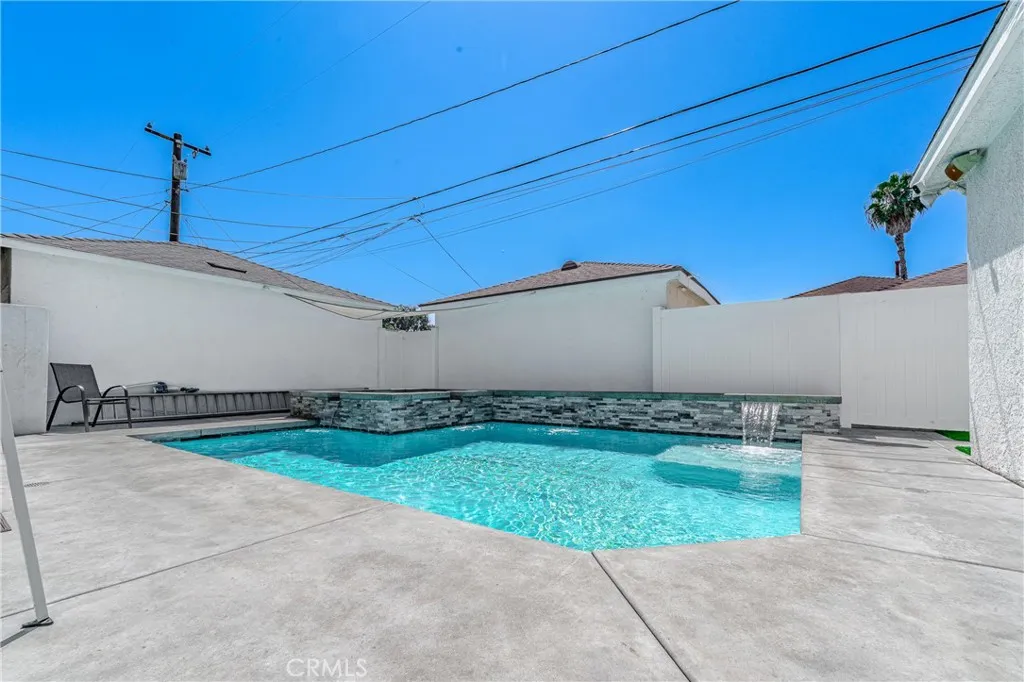 Long Beach, California 90808, United States, 4 Bedrooms Bedrooms, ,2 BathroomsBathrooms,Residential,Active,244483