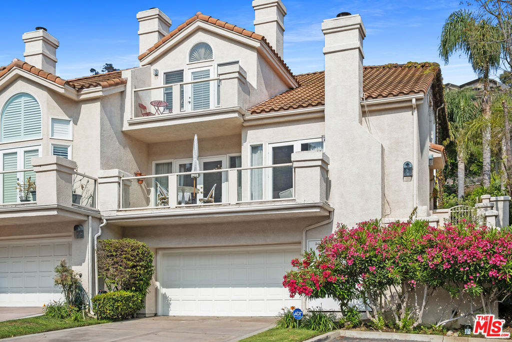 Properties 2 622 Palisades Drive
