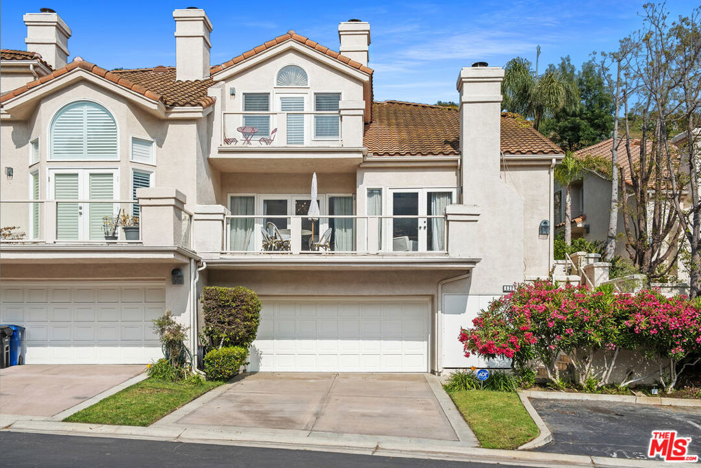 Properties 1 622 Palisades Drive
