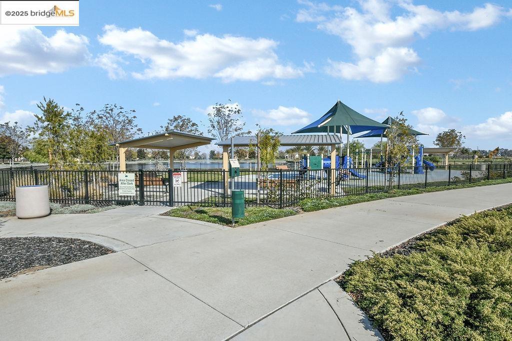THE LAKES - Residential