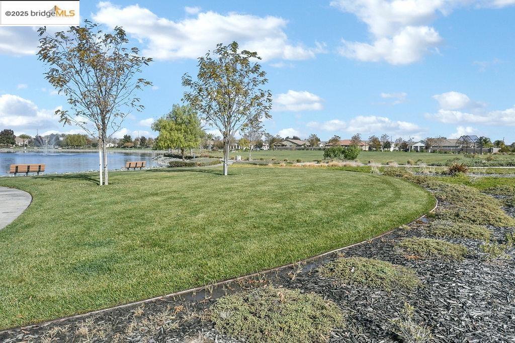 THE LAKES - Residential