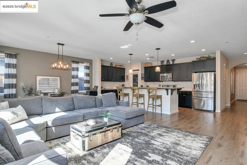 THE LAKES - Residential