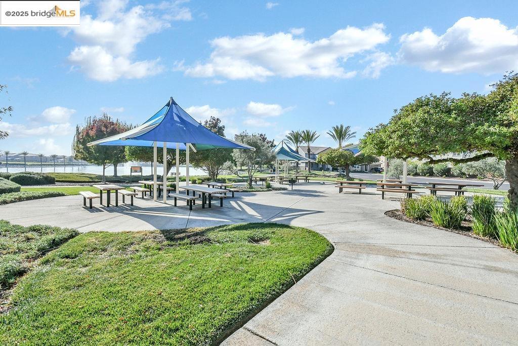 THE LAKES - Residential