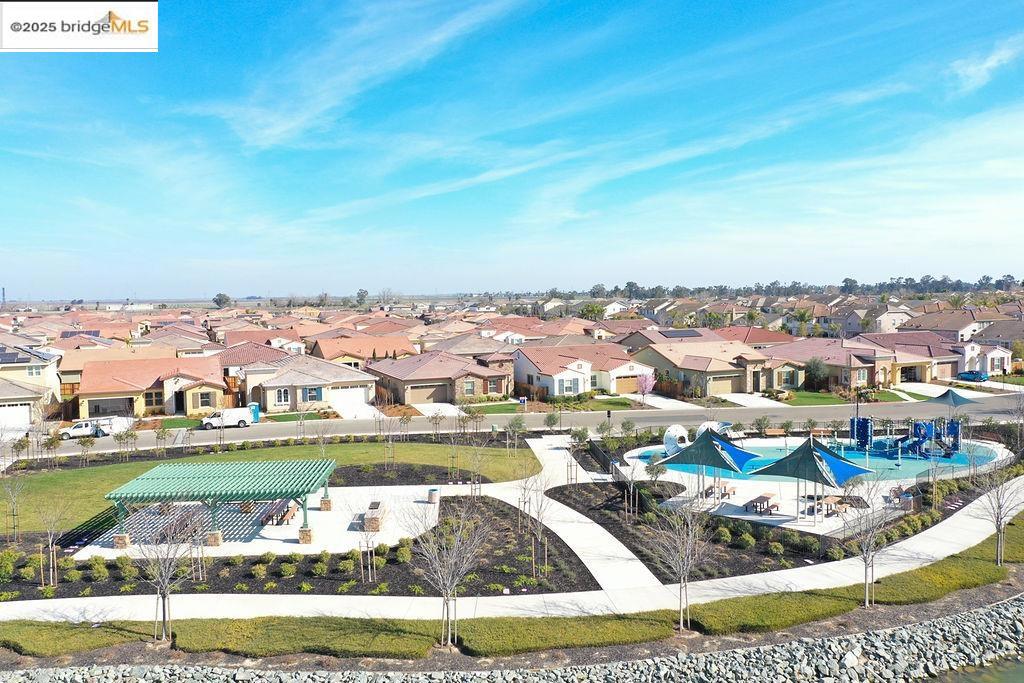 THE LAKES - Residential