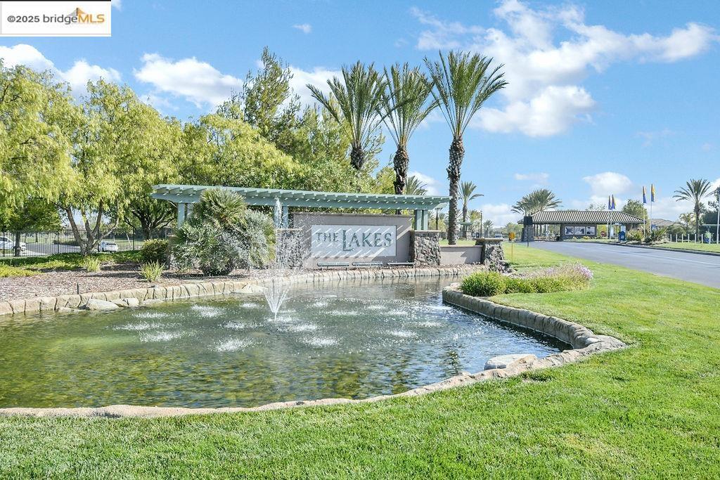 THE LAKES - Residential