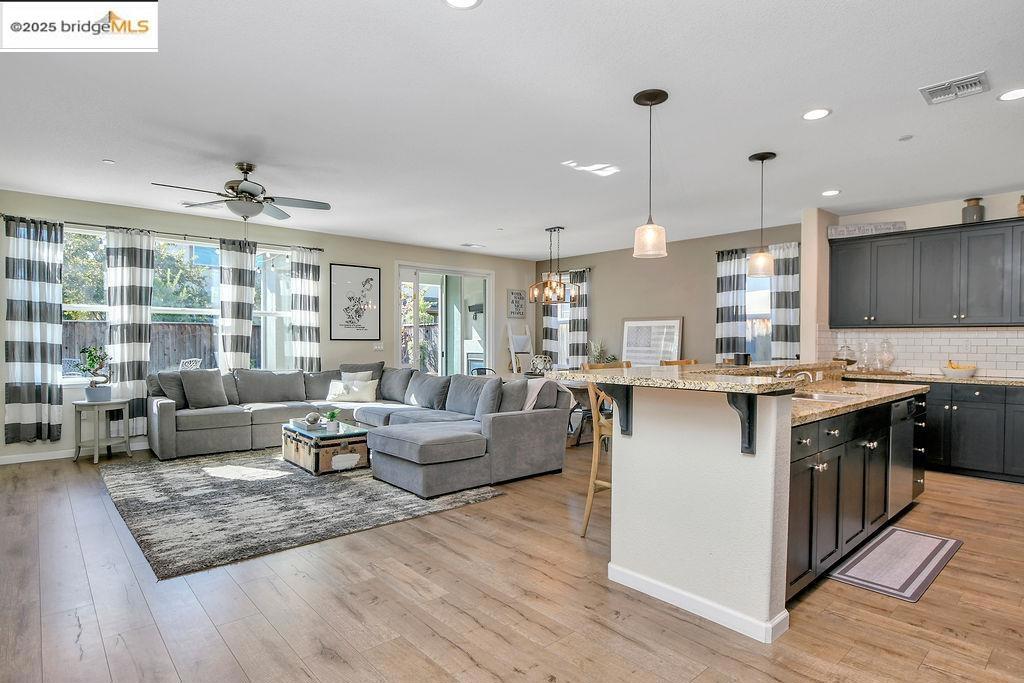 THE LAKES - Residential