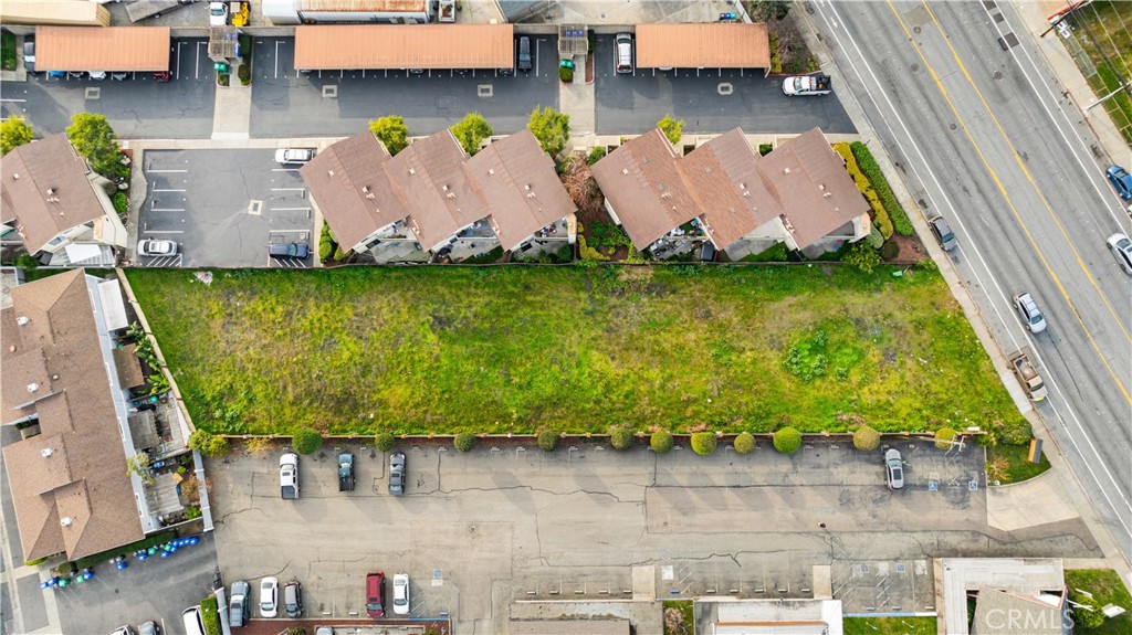 0.47 acres of rectangular land, no constructions on the existing land, saving demolition costs, ready for 6 units townhouses project to go.
Project's drawings are complete, water and electricity on site. It is within walking distance of shops and supermarkets, close to BART and Highway 880.
Don't miss this golden opportunity for builders and investors.