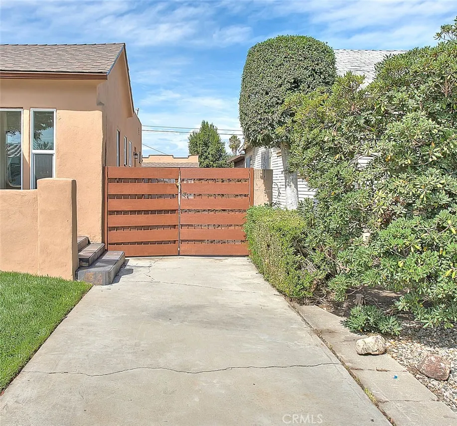 Los Angeles, California 90044, United States, 3 Bedrooms Bedrooms, ,2 BathroomsBathrooms,Residential,Active,213307