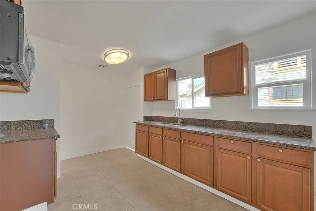 Los Angeles, California 90044, United States, 3 Bedrooms Bedrooms, ,2 BathroomsBathrooms,Residential,Active,213307