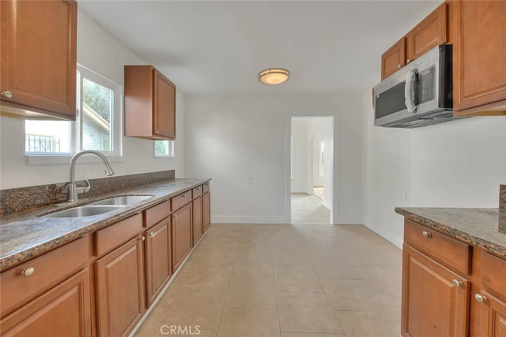 Los Angeles, California 90044, United States, 3 Bedrooms Bedrooms, ,2 BathroomsBathrooms,Residential,Active,213307