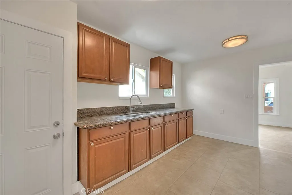 Los Angeles, California 90044, United States, 3 Bedrooms Bedrooms, ,2 BathroomsBathrooms,Residential,Active,213307