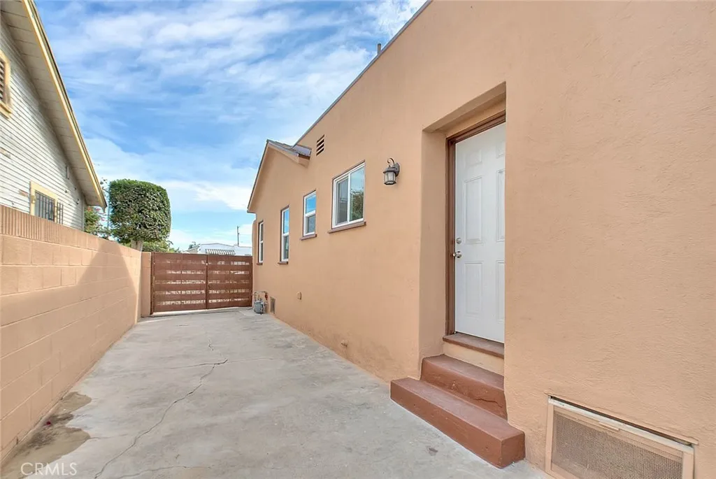 Los Angeles, California 90044, United States, 3 Bedrooms Bedrooms, ,2 BathroomsBathrooms,Residential,Active,213307