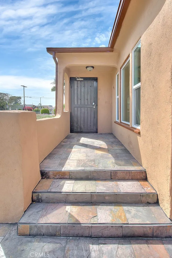 Los Angeles, California 90044, United States, 3 Bedrooms Bedrooms, ,2 BathroomsBathrooms,Residential,Active,213307