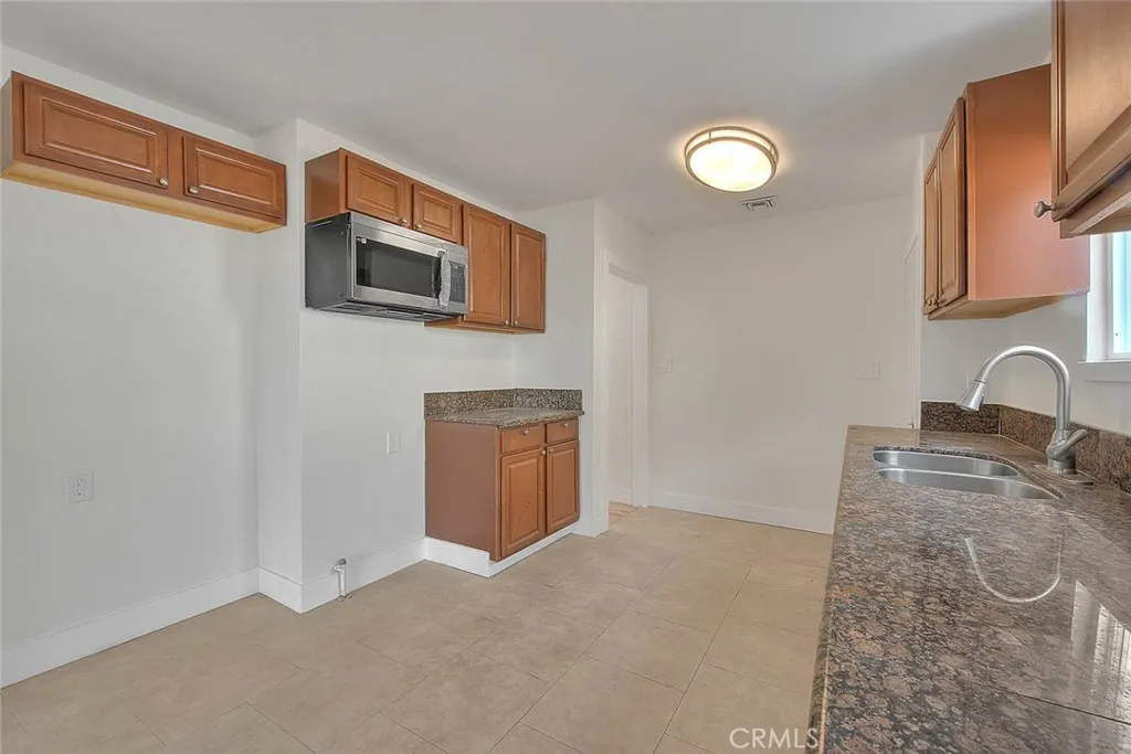 Los Angeles, California 90044, United States, 3 Bedrooms Bedrooms, ,2 BathroomsBathrooms,Residential,Active,213307