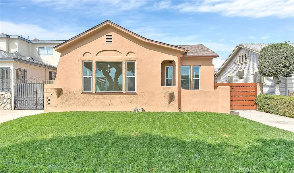 Los Angeles, California 90044, United States, 3 Bedrooms Bedrooms, ,2 BathroomsBathrooms,Residential,Active,213307