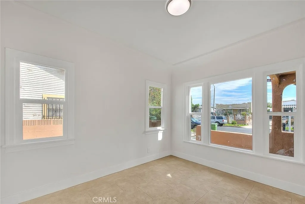 Los Angeles, California 90044, United States, 3 Bedrooms Bedrooms, ,2 BathroomsBathrooms,Residential,Active,213307