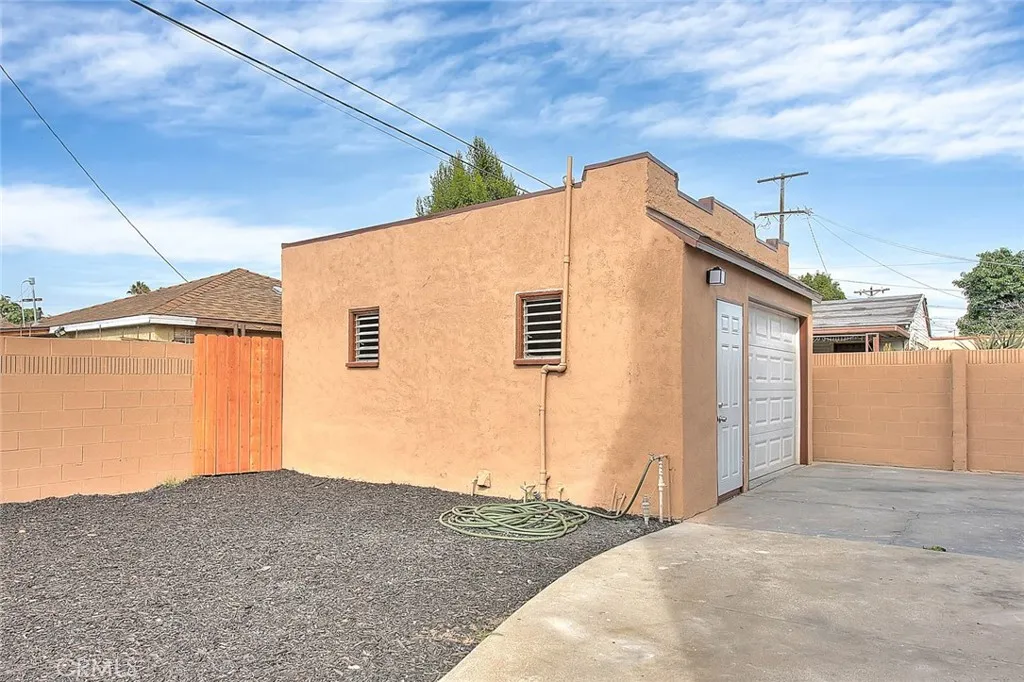 Los Angeles, California 90044, United States, 3 Bedrooms Bedrooms, ,2 BathroomsBathrooms,Residential,Active,213307