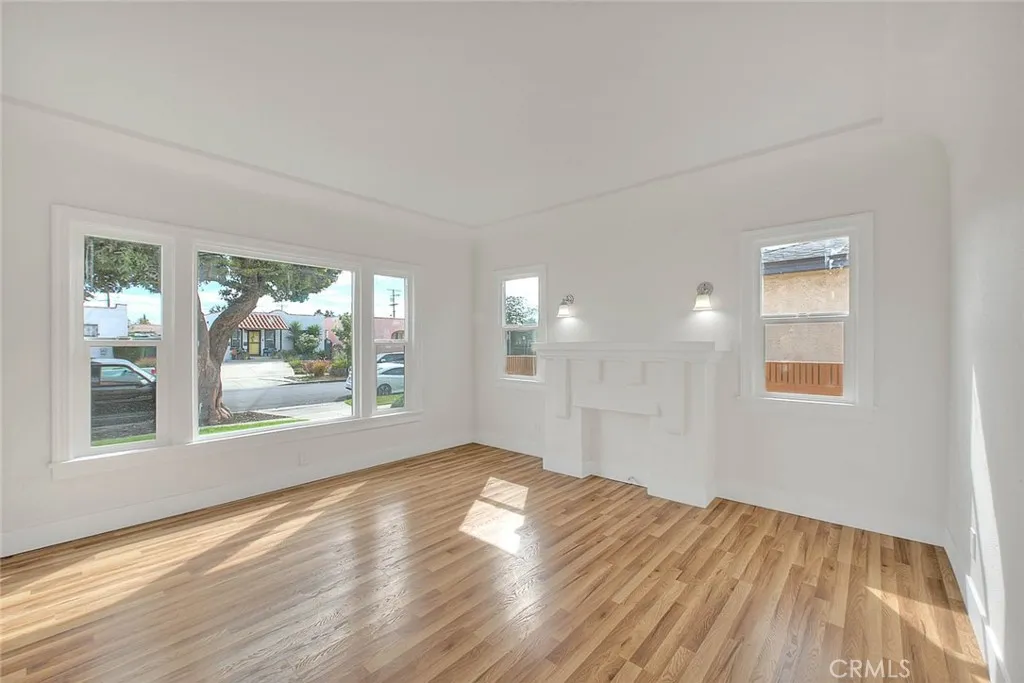 Los Angeles, California 90044, United States, 3 Bedrooms Bedrooms, ,2 BathroomsBathrooms,Residential,Active,213307