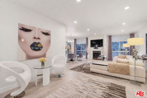 Photo of 927 N Kings Road #117, West Hollywood, CA 90069 (MLS # 26657103)
