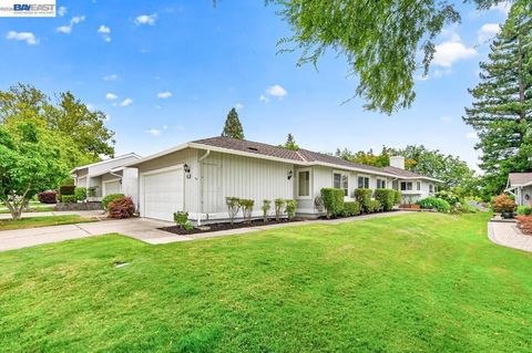 Photo of 551 Rolling Hills Ln Ln, Danville, CA 94526 (MLS # 41141629)