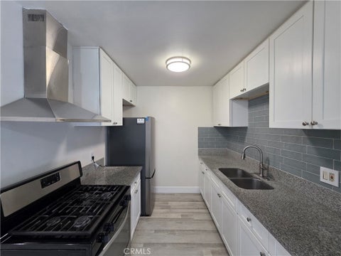 Photo of 14609 Saticoy Street #16, Van Nuys, CA 91405 (MLS # SR26119218)