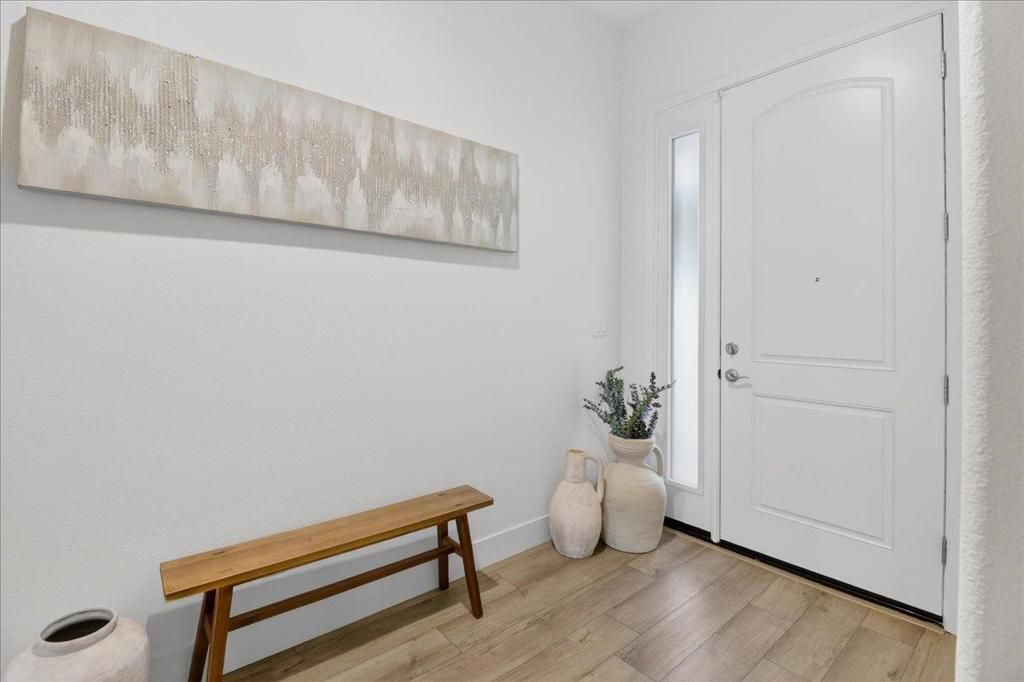 Photo of 2102 White Oak Drive, Hollister, CA 95023 (MLS # ML82034900)