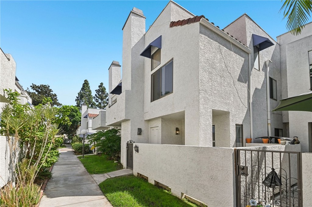 Location, location, location! This home is truly in the heart of everything, offering unbeatable convenience. Just steps from popular restaurants, the local library, grocery stores, auto shop, the post office—you name it. Whether you’re running errands or enjoying a night out, you’ll love the walkable lifestyle this home provides.
This spacious 3-bedroom, 2.5-bath townhome-style condo is located in the beautifully maintained Park Shadow gated community, where this desirable floor plan is rarely available. Features include a private patio, newer carpet upstairs, and in-unit washer/dryer hookups.
The main level offers a bright and open living room, dining area, kitchen, and a convenient half bath. Upstairs, you’ll find all three bedrooms, including a well-sized primary suite that comes with private balcony and two junior bedrooms.
Additional highlights include direct access to a 2-car garage, central heating and cooling, and access to the community pool and spa. With its functional layout, secure community setting, and prime location, this home is ideal for families, first-time buyers, or investors.
Don’t miss this opportunity—homes like this don’t stay on the market for long!