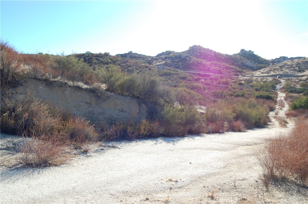 Spectacular view of the surrounding hills, in the heart of Aguanga, paved road access, power near by, and water well.