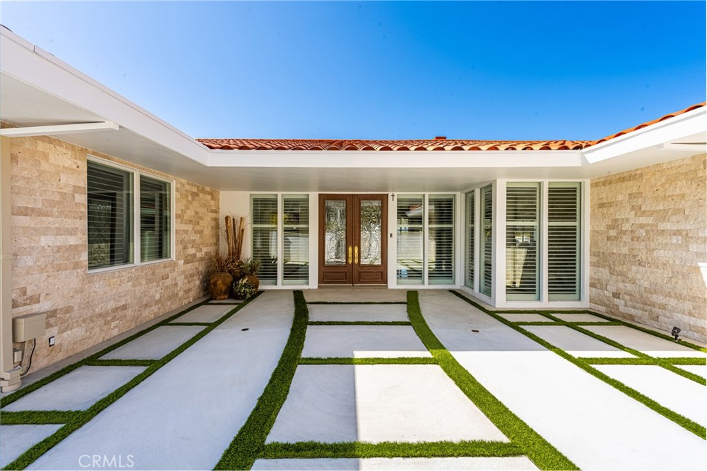 30035 Avenida Elegante