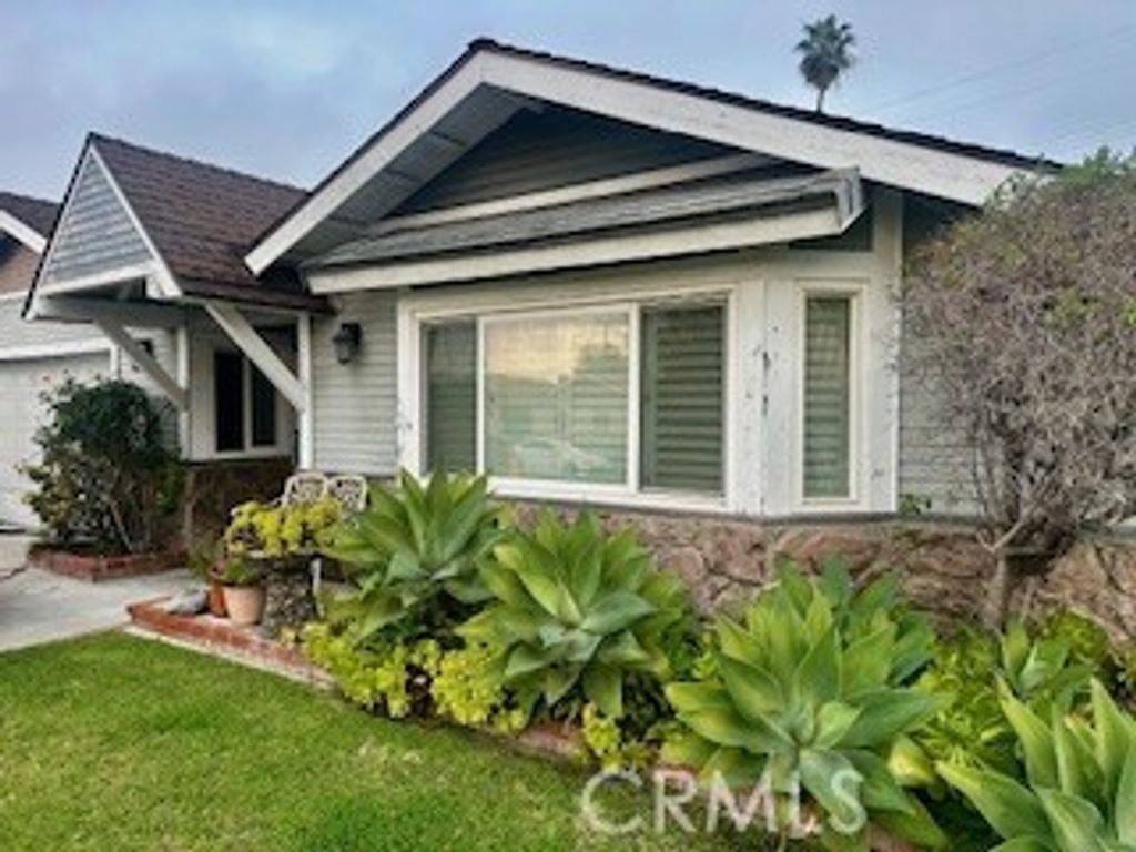 Photo of 19922 Gloucester Ln, Huntington Beach, CA 92646 (MLS # OC26014554)