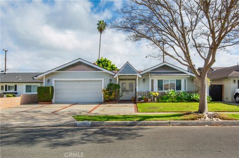 Photo of 19922 Gloucester Ln, Huntington Beach, CA 92646 (MLS # OC26014554)