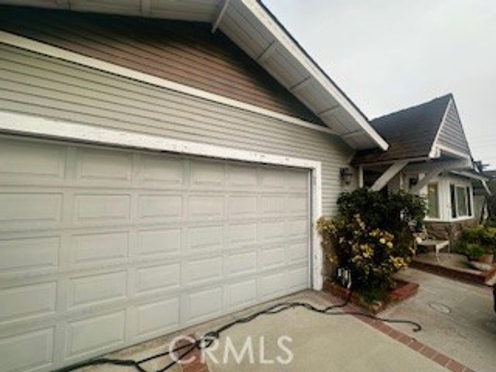 Photo of 19922 Gloucester Ln, Huntington Beach, CA 92646 (MLS # OC26014554)