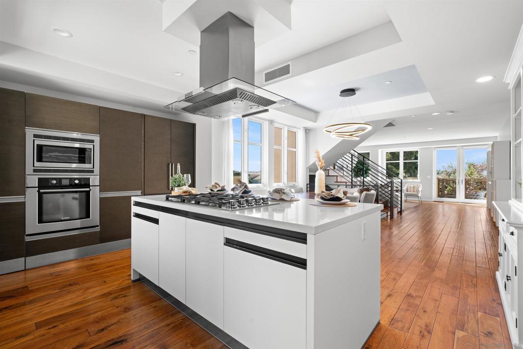215 2nd St